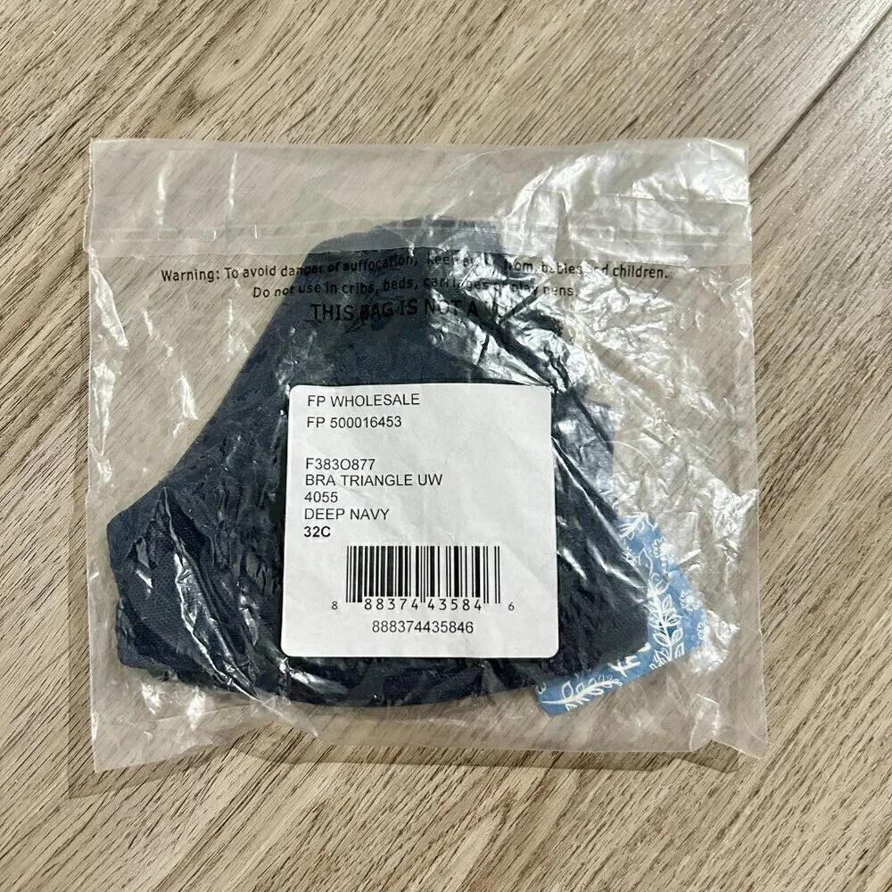Free People Lace Triangle Bra in Deep Navy Size 32C NWT